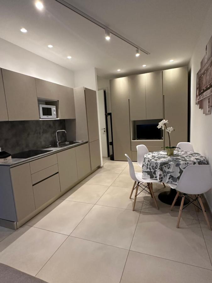 Apartments Ennio Top Class Bari Exteriör bild